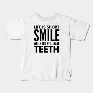 Life Is Short Smile While You Still Have Teeth - Funny Sayings Kids T-Shirt